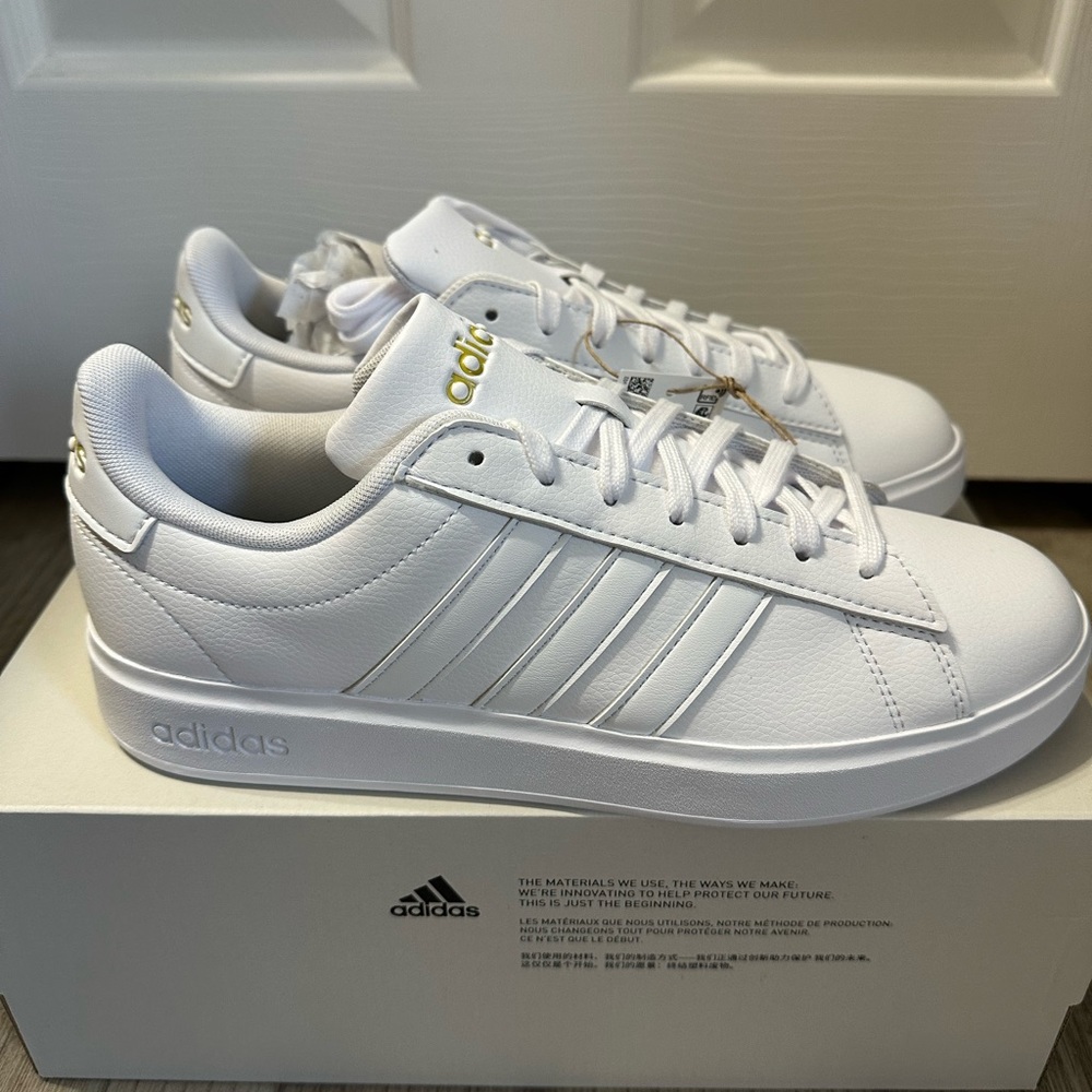 Adidas sneakers size 9 bnwt